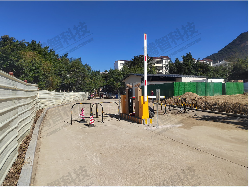 從化碧水新村新增智能停車系統出入口